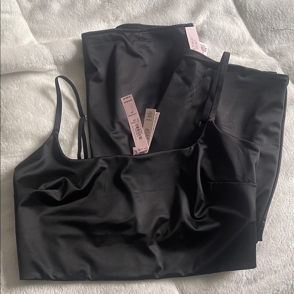 VICTORIA'S SECRET
SoSleek™ Bralette & Tube Skirt Set